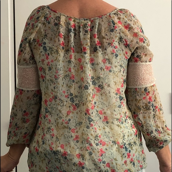 Princess Vera Wang Floral peasant blouse - Picture 2 of 2